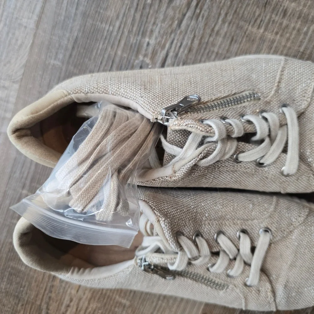 Clarks Collection Womens 6.5 Beige Shimmer Textile Side Zip Sneakers Low Top